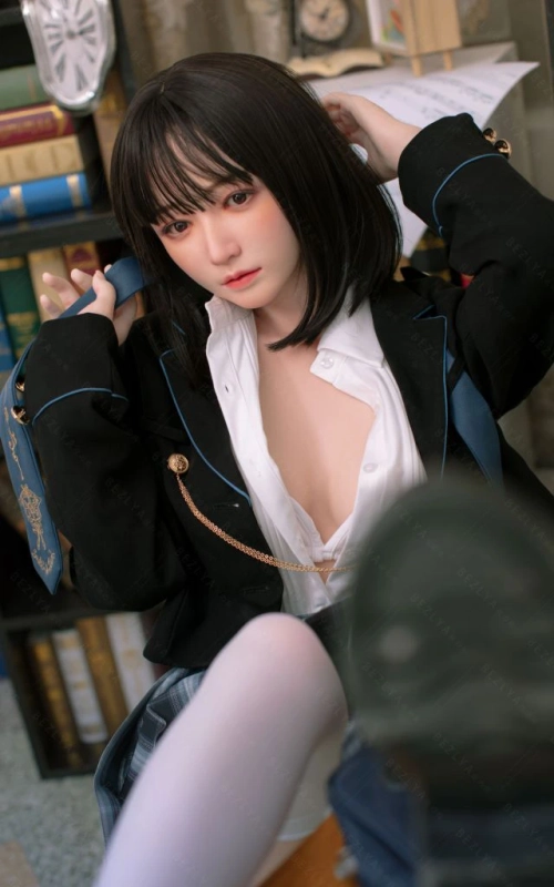 Sayaka, a tímida estudante de arte • SiliconGirls