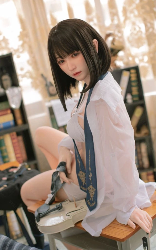 Sayaka, a tímida estudante de arte • SiliconGirls