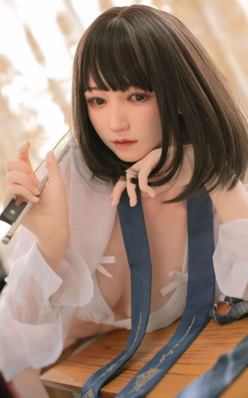 Sayaka, a tímida estudante de arte • SiliconGirls