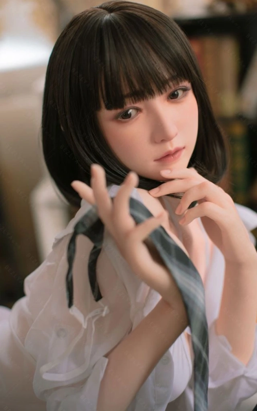 Sayaka, a tímida estudante de arte • SiliconGirls