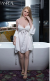 Gia, um banho bem QUENTE • SiliconGirls