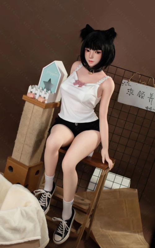 Yumi, a tua gatinha à procura de um lar • SiliconGirls