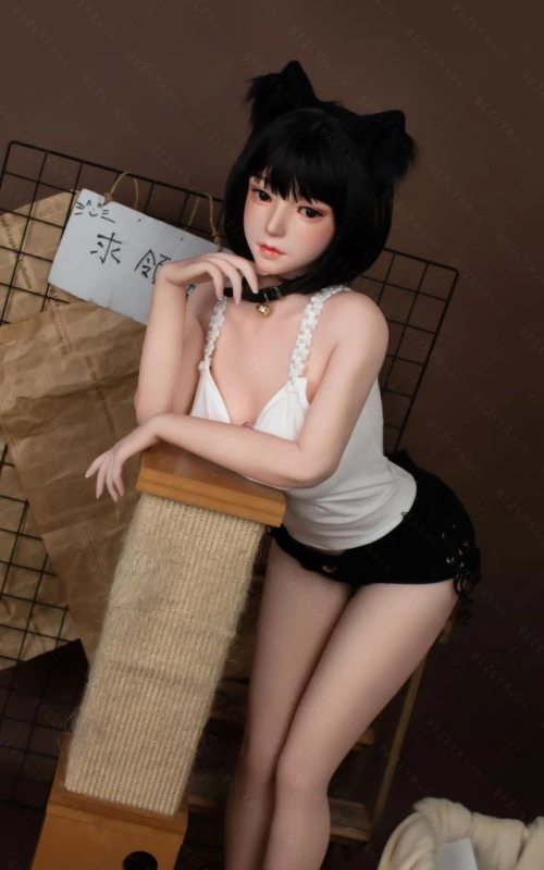 Yumi, a tua gatinha à procura de um lar • SiliconGirls