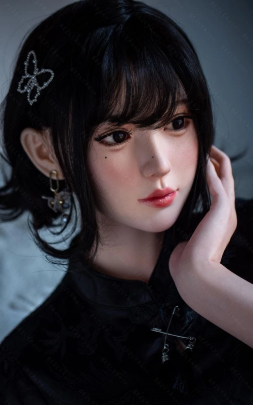 Mavis, tu novia dulce y tímida • SiliconGirls