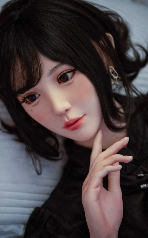 Mavis, tu novia dulce y tímida • SiliconGirls