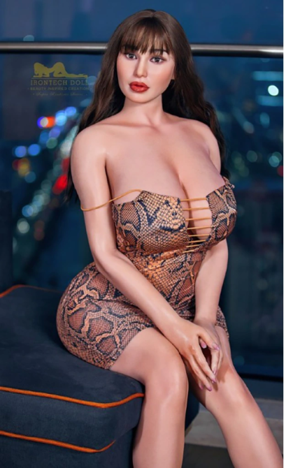 Perla, la secretaria exuberante • SiliconGirls