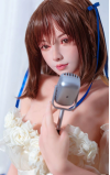Holly, tu atractiva artista vocal • SiliconGirls