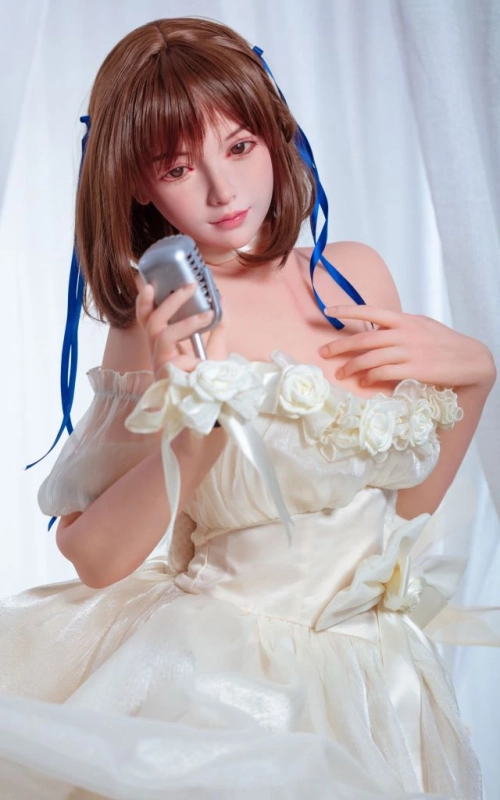 Holly, tu atractiva artista vocal • SiliconGirls