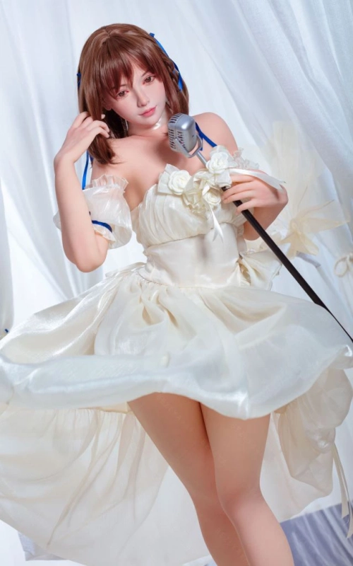 Holly, tu atractiva artista vocal • SiliconGirls