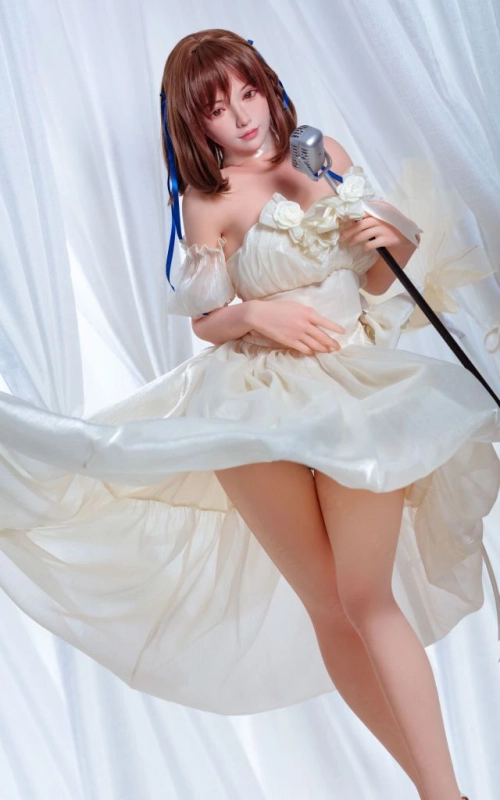 Holly, tu atractiva artista vocal • SiliconGirls