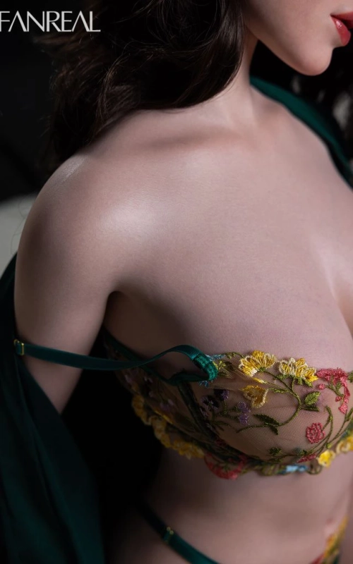 Ginebra, una milf hambrienta • SiliconGirls