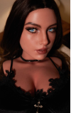 Torso Eliza, una latina de armas tomar • SiliconGirls