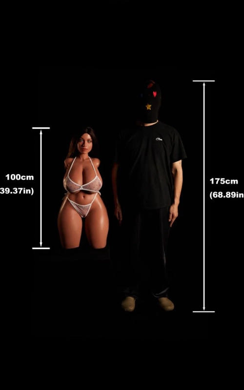 Torso Hazelle, una curvy seductora • SiliconGirls
