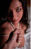 Torso Hazelle, una curvy seductora • SiliconGirls