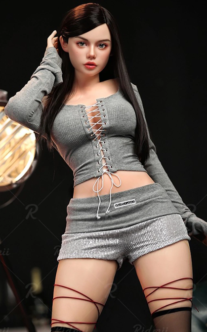 Fiora, uma jovem rebelde, mas apaixonada • SiliconGirls