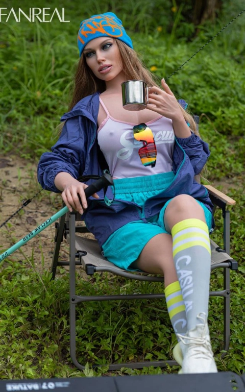 Kaley, una diosa de campamento • SiliconGirls