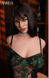 Torso Kelsie, a tua pequena morena explosiva • SiliconGirls