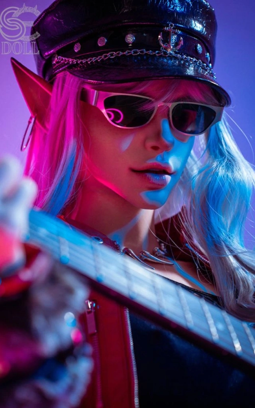 Evalora, la superviviente de un mundo caótico • SiliconGirls