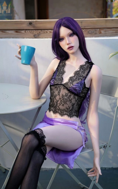Natascha, labios finos y mirada intensa. • SiliconGirls