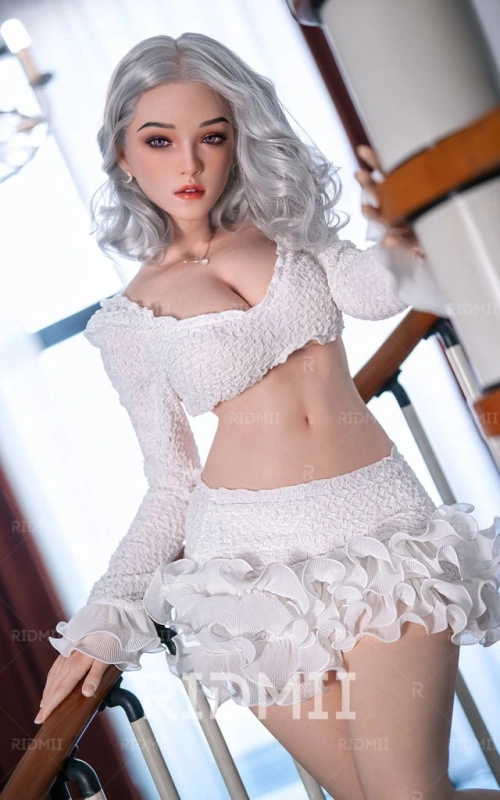 Arin, tu joven y hermosa amante • SiliconGirls