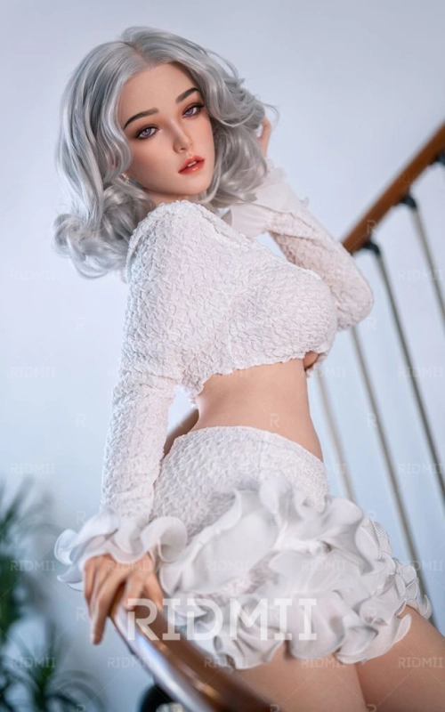 Arin, tu joven y hermosa amante • SiliconGirls