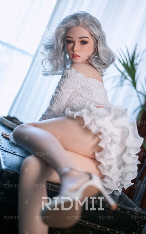 Arin, tu joven y hermosa amante • SiliconGirls