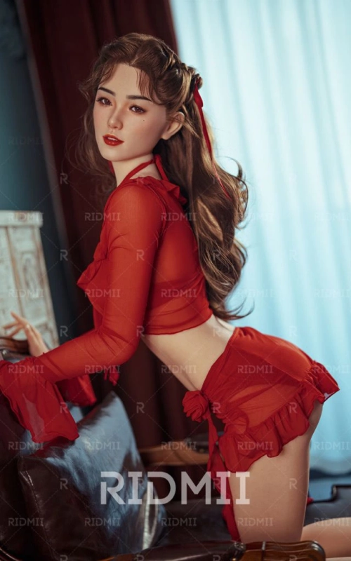 Louisa, uma beleza oriental única • SiliconGirls