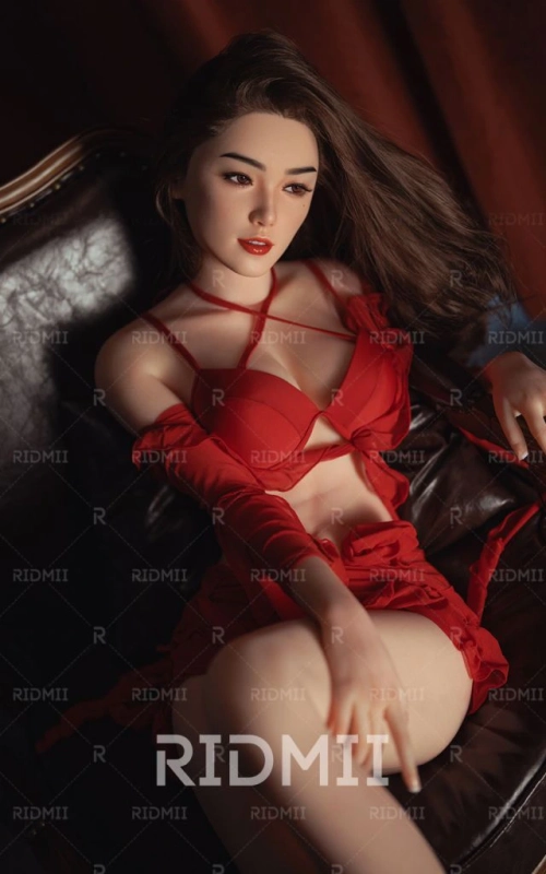 Louisa, uma beleza oriental única • SiliconGirls