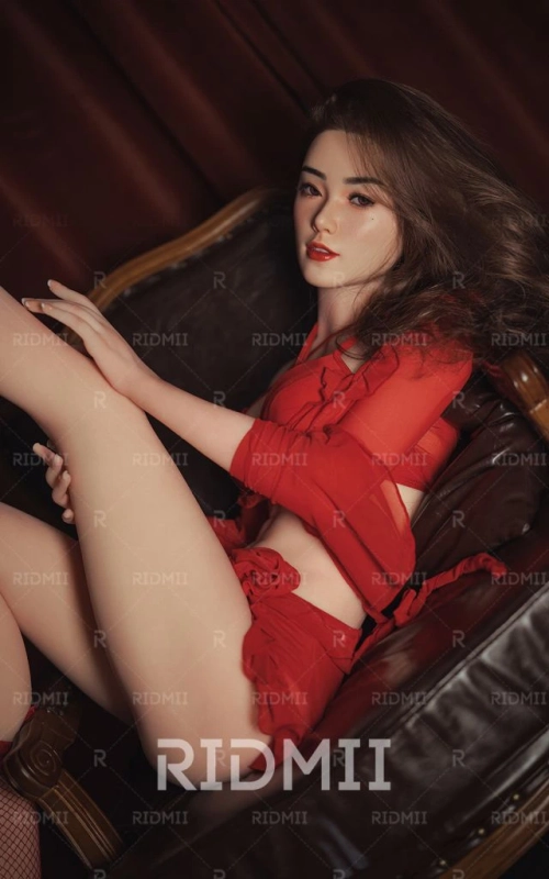 Louisa, uma beleza oriental única • SiliconGirls