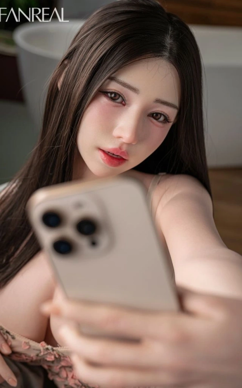 Noora, encanto que despierta tus sentidos • SiliconGirls