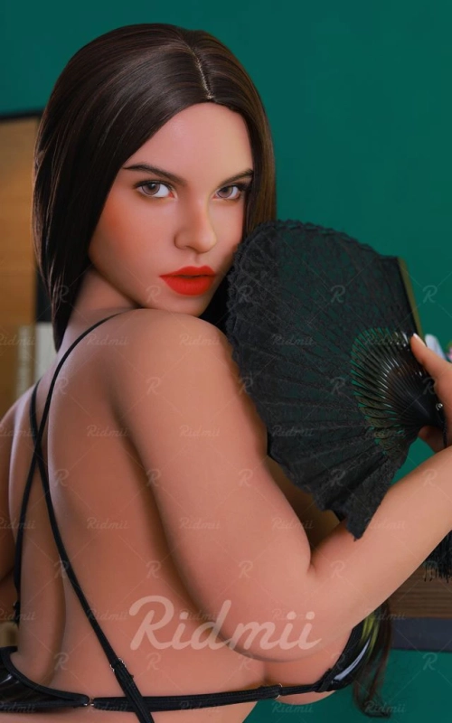 Avela, una belleza de curvas que hipnotizan • SiliconGirls