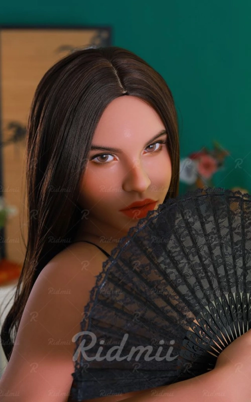 Avela, una belleza de curvas que hipnotizan • SiliconGirls