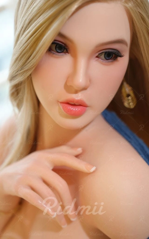 Olena, una ardiente compañera sexual • SiliconGirls