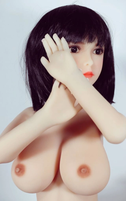 Mini Saki, tu pequeña amante asiática • SiliconGirls