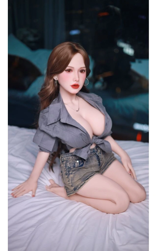 Mini Daisy, tu pequeña y sexy amante • SiliconGirls