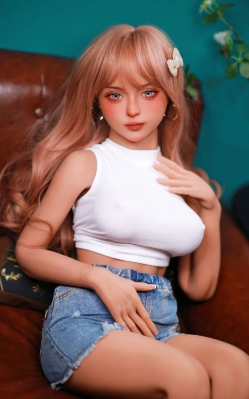 Mini Nia, uma loira muito decidida • SiliconGirls
