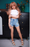 Mini Nia, uma loira muito decidida • SiliconGirls
