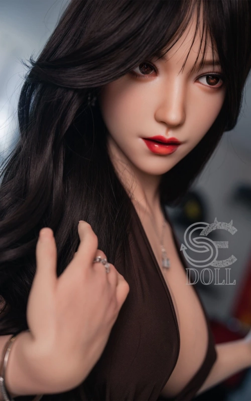 Queenie, belleza asiática • SiliconGirls