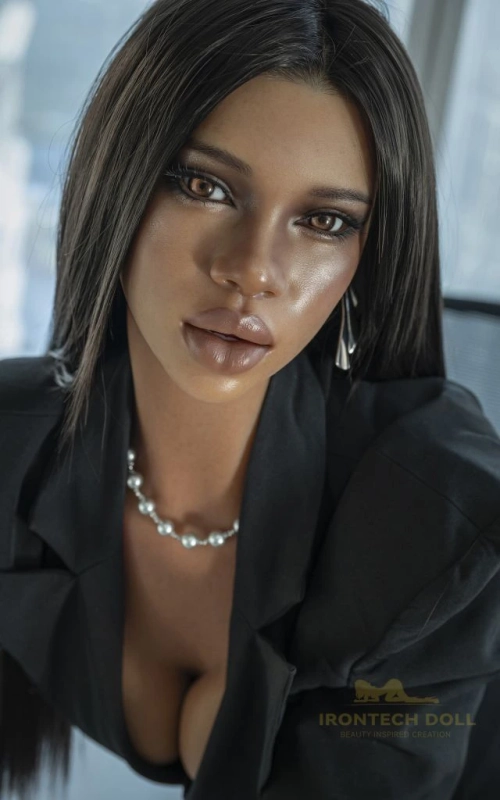 Tanisha, la ejecutiva de deseo irresistible • SiliconGirls