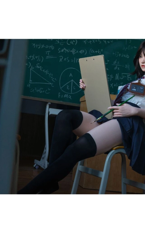 Shirley, a estudante tímida e sensível • SiliconGirls