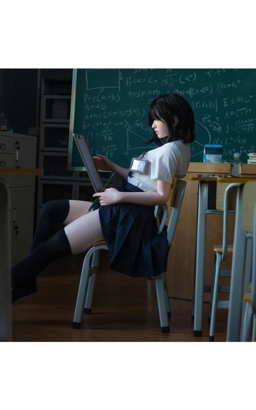 Shirley, a estudante tímida e sensível • SiliconGirls