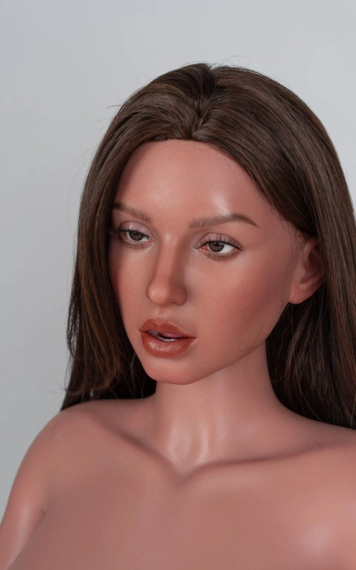 Dafne, curvas peligrosas en encaje negro • SiliconGirls