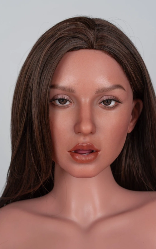 Dafne, curvas peligrosas en encaje negro • SiliconGirls