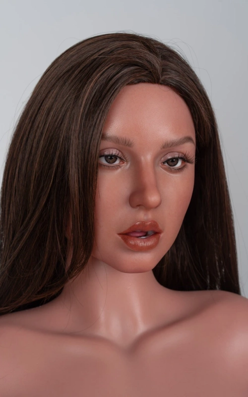 Dafne, curvas peligrosas en encaje negro • SiliconGirls