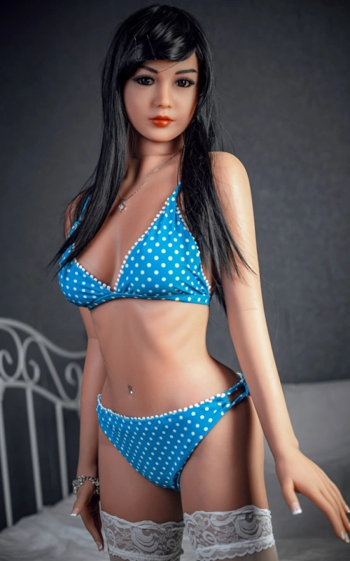 April, belleza latina • SiliconGirls
