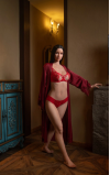 Evangeline, una morena muy explosiva • SiliconGirls