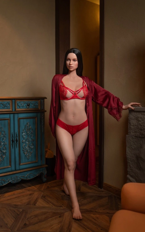 Evangeline, una morena muy explosiva • SiliconGirls