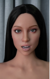 Evangeline, una morena muy explosiva • SiliconGirls