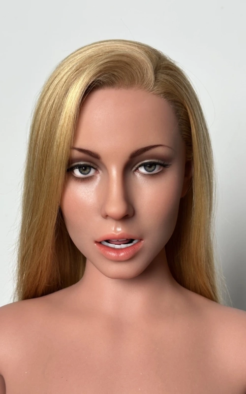 Delia, una ardiente y complaciente compañera sexual • SiliconGirls