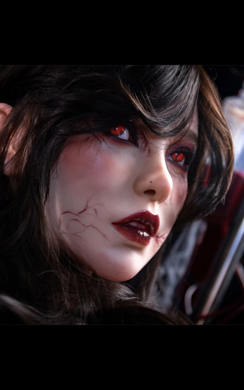 Vampirella, sedienta y CALIENTE • SiliconGirls